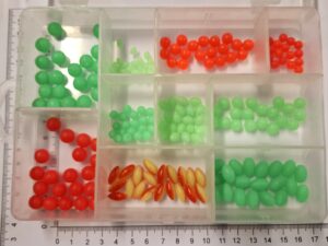 Æske med bløde og hårde perler. (Small)